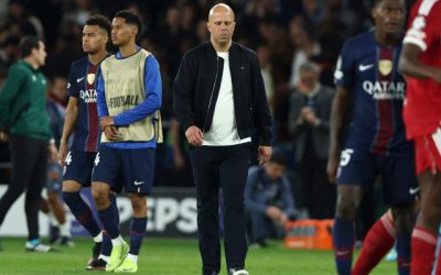 ARNE SLOT, ANUNȚ SURPRIZĂ DUPĂ EȘECUL LIVERPOOL ÎN LIGA CAMPIONILOR Antrenorul Arne Slot a șocat lumea fotbalului, făcând un anunț neașteptat după ce echipa sa, Liverpool, a fost eliminată din sferturile de finală ale Ligii Campionilor de către Paris Saint-Germain