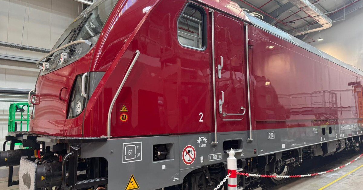 Alstom a livrat prima locomotivă electrică Traxx Passenger pentru Autoritatea pentru Reformă Feroviară (ARF), marcând un pas important în modernizarea transportului feroviar din România