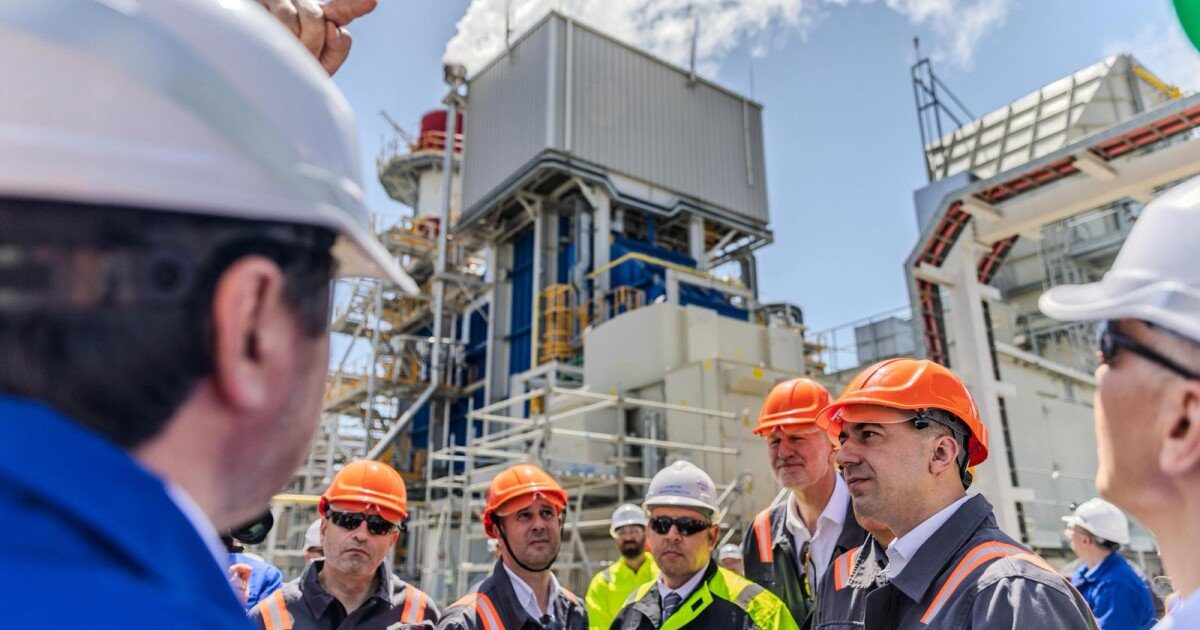 Rafinăria Petromidia, operată de compania Rompetrol, și-a reluat activitatea la capacitate maximă, anunțându-se oficial luni de către ministrul Energiei, Bogdan Ivan