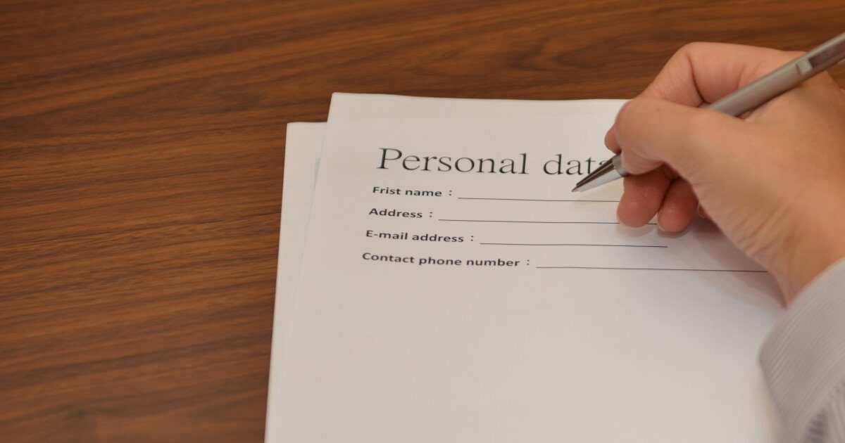 Ce e „First Name” și „Last Name”? Greșeala banală făcută de români online