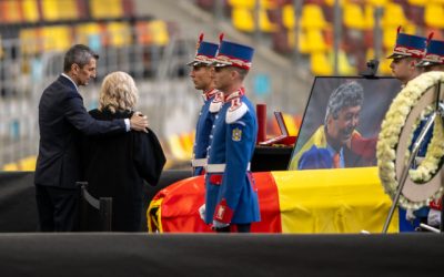 Antrenorul Mircea Lucescu, o figură legendară a fotbalului românesc și internațional, va fi condus pe ultimul drum astăzi, 10 martie 2026, la cimitirul Bellu din București