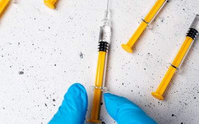 Polonia trebuie să distrugă 64 de milioane de doze de vaccin împotriva COVID-19 după hotărârea unei instanțe belgiene Ministrul polonez al Sănătății a confirmat joi că aproximativ 64 de milioane de doze de vaccin anti-COVID-19 trebuie distruse, după ce o instanță belgiană a emis o hotărâre prin care Varsovia este obligată să respecte un acord încheiat cu gigantul farmaceutic Pfizer