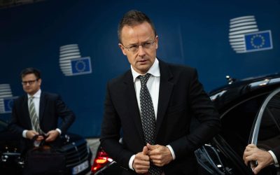 Magyar, scandal la conferința de presă: Szijjarto, acuzat că a distrus documente secrete