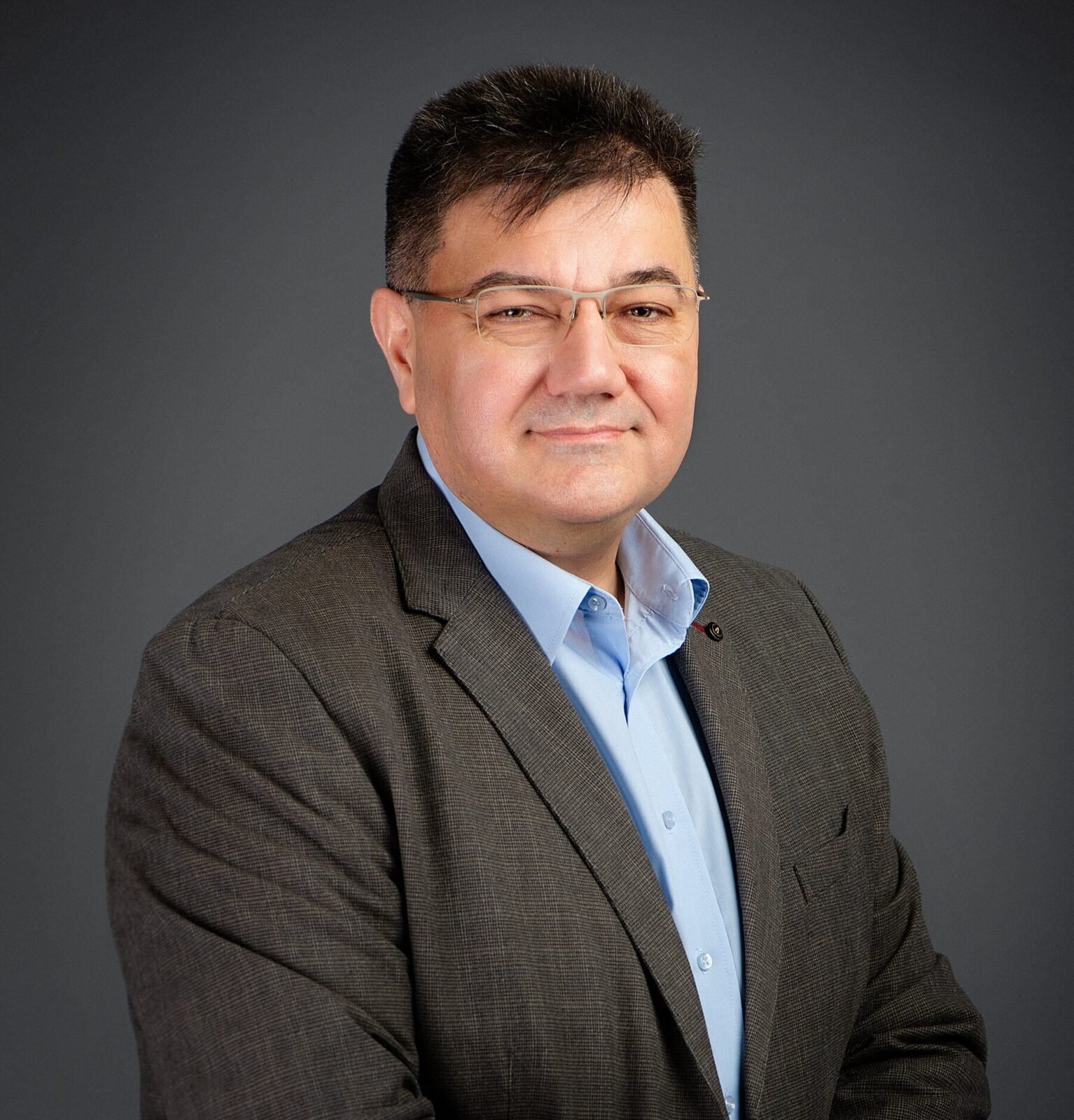 Conflictul cu Iranul afectează dezvoltarea și adoptarea inteligenței artificiale Conflictele armate din Orientul Mijlociu, în special cele din zona Golfului, au un impact direct asupra industriei de inteligență artificială (AI)