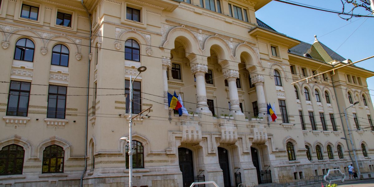 Panourile anti-cezariană, date jos din București: Reacția Primarului Capitalei