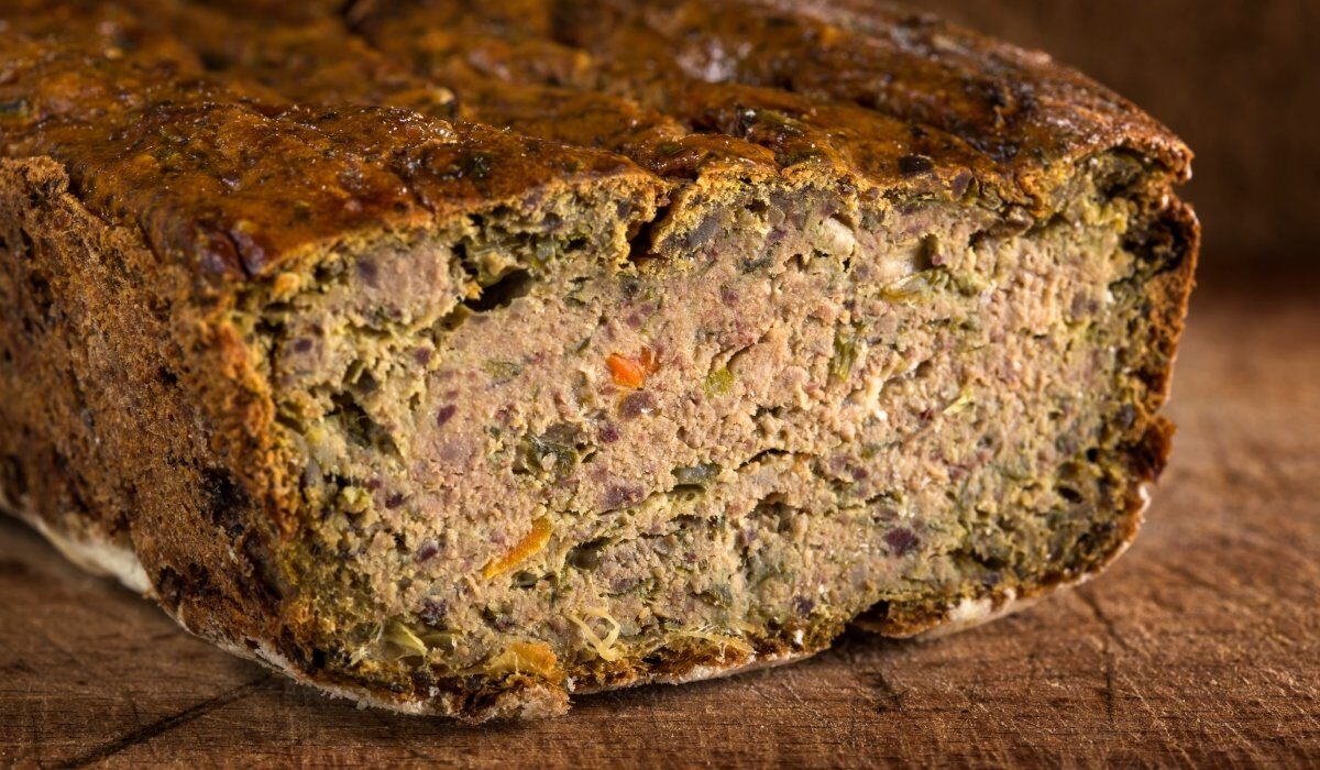 Delicios drob de post cu ciuperci, spanac și leurdă: un deliciu!
