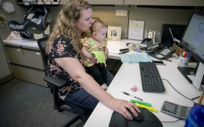 Revenirea la muncă după concediul de creștere a copilului implică respectarea unor reguli esențiale, iar pregătirea în avans poate evita situații neplăcute