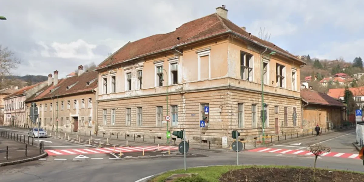 Macabru la Brașov: Resturi umane și un bebeluș în formol, la fostul spital