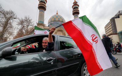 Trump amenință Iranul: ”Armata noastră așteaptă”. Teheranul închide Strâmtoarea Ormuz