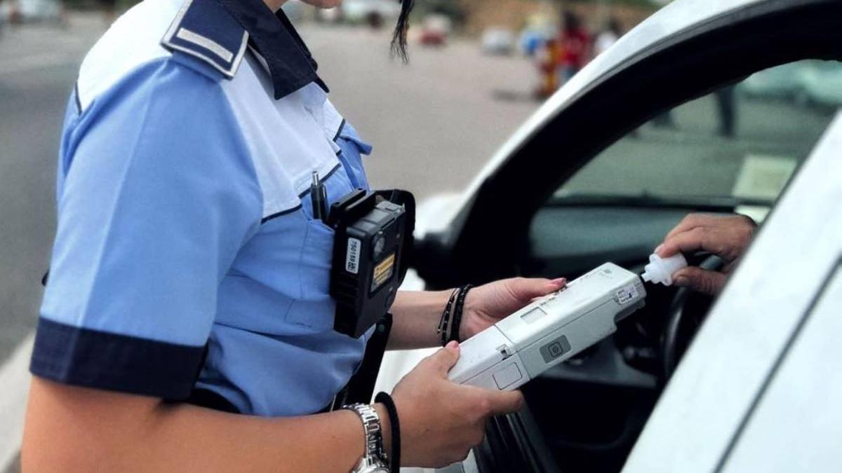 Alcoolul și volanul: Cât timp trebuie să aștepți după ce ai băut înainte de a conduce Sărbătorile pascale sunt adesea asociate cu mese bogate și, implicit, cu consumul de alcool