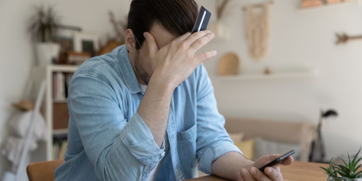 Ghid esențial: 10 metode de infractori de a te înșela de Paște online