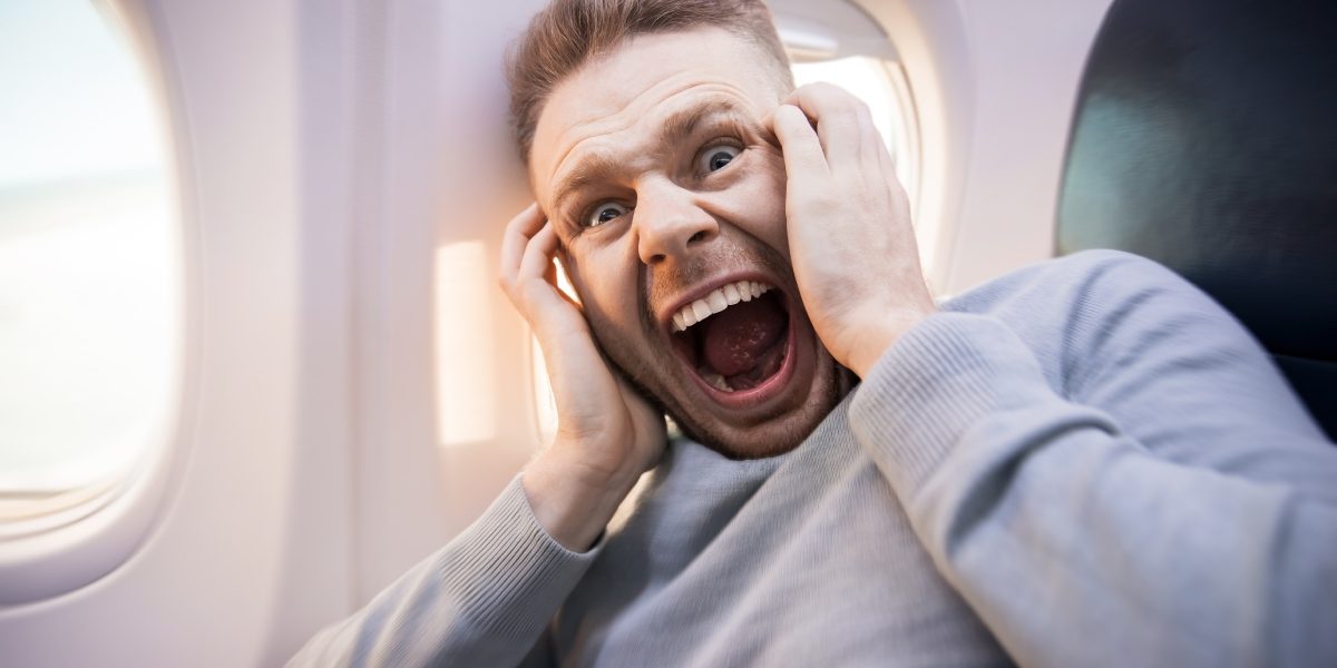 Urechi înfundate la zbor? Trucurile rapide care te scapă de durere