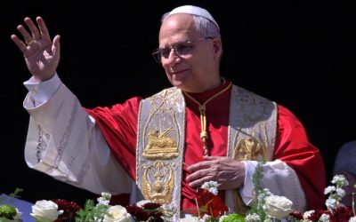 Papa LEON a susținut prima binecuvântare pascală „Urbi et Orbi” în fața a zeci de mii de credincioși veniți din întreaga lume, într-un eveniment de amploare desfășurat la Vatican