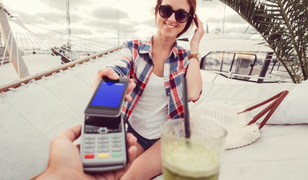 Visa deschide calea cumpărăturilor bazate pe inteligență artificială pentru companii din întreaga lume Visa, gigantul mondial în domeniul plăților digitale, a lansat o nouă soluție menită să faciliteze conectarea afacerilor la comerțul alimentat de inteligența artificială (AI)