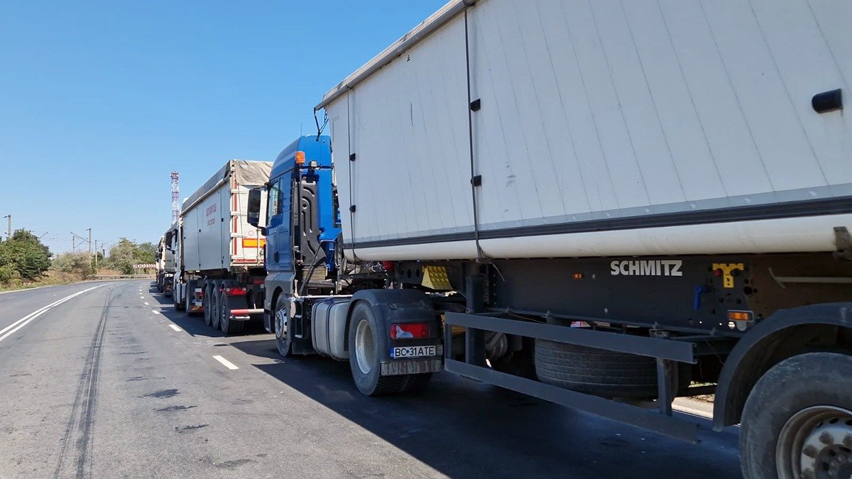 Scumpirea carburanților pune presiune pe transportatorii de mărfuri Creșterea prețului motorinei pune presiune semnificativă asupra transportatorilor de mărfuri din România, majorând costurile operaționale cu aproximativ 10%