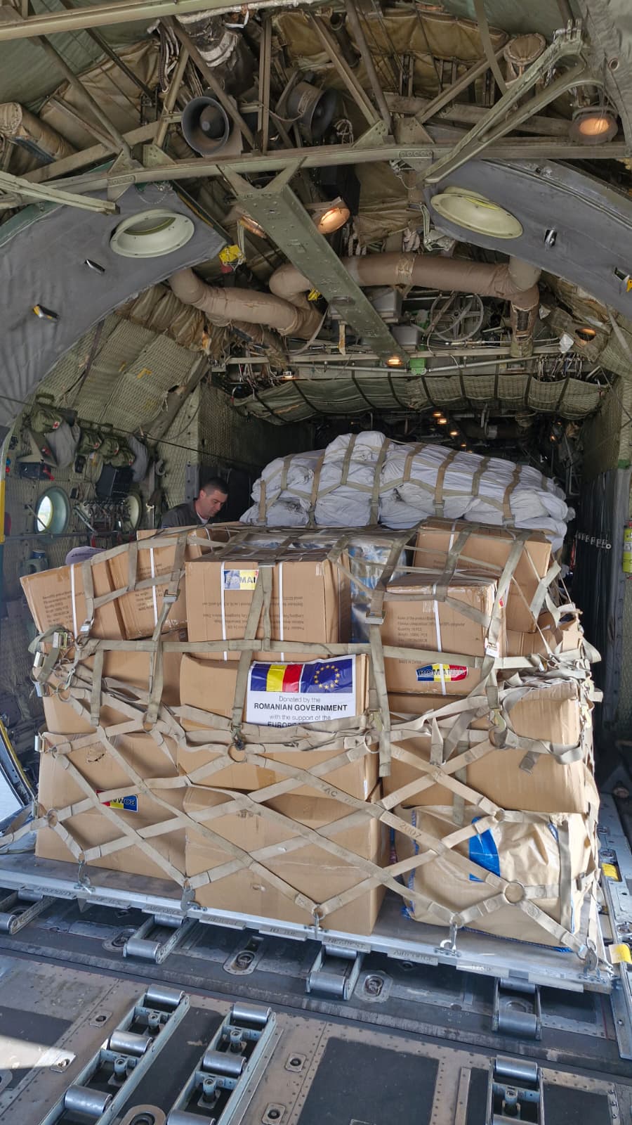 România trimite 15 tone de ajutoare în Liban: Avion MApN, cu alimente și corturi, a decolat