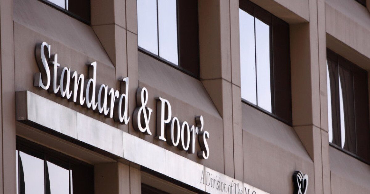 S&P Global Ratings a confirmat, vineri, ratingurile de credit ale României la nivelul “BBB-/A-3” pentru pe termen lung și scurt, în valută străină și locală, dar a păstrat perspectiva negativă