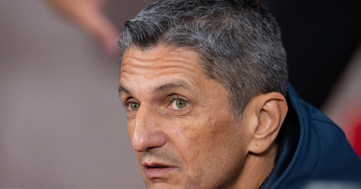Răzvan Lucescu a revenit în România, duminică seară, imediat după meciul echipei PAOK din Grecia, pentru a fi alături de tatăl său, Mircea Lucescu, care se află internat în stare critică la un spital din București