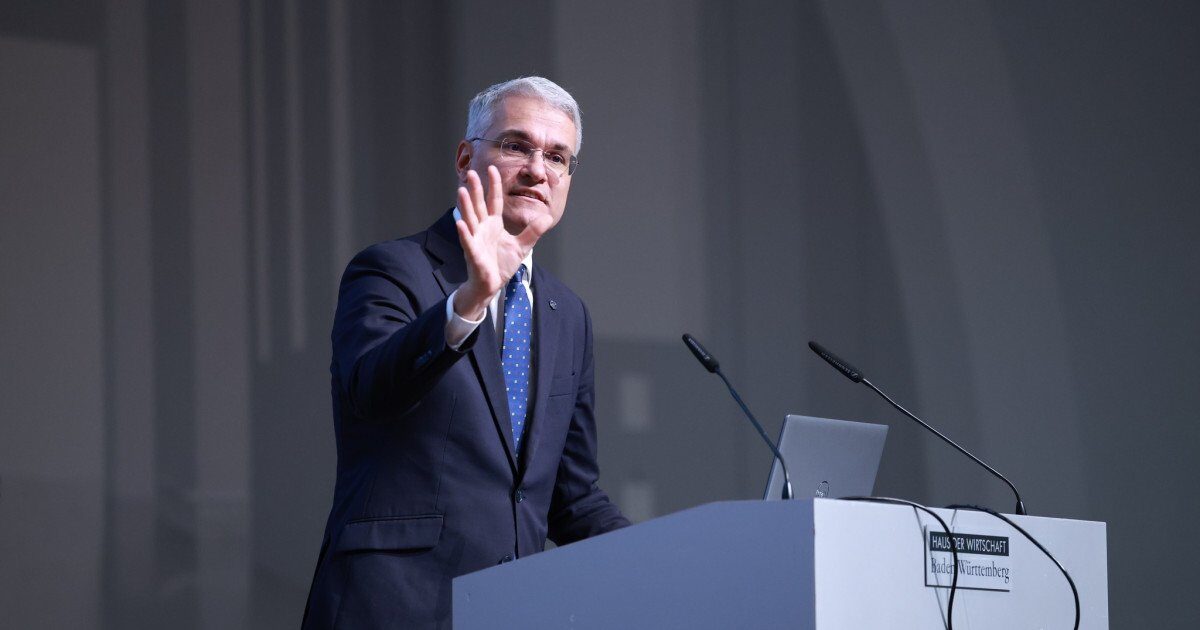 Ministrul Dragoș Pîslaru anunță accelerarea reformelor din PNRR și avertizează asupra penalităților Guvernul accelerează implementarea reformelor din Planul Național de Redresare și Reziliență (PNRR), potrivit declarațiilor făcute joi de ministrul Investițiilor și Proiectelor Europene, Dragoș Pîslaru