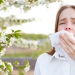 Alergiile de primăvară: Un român din zece suferă de rinită, fără să știe