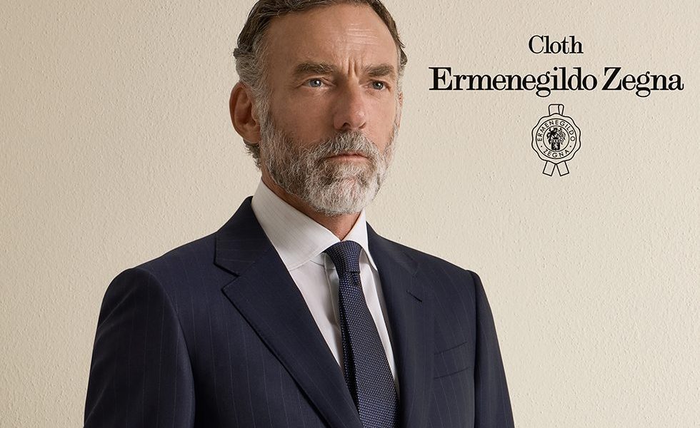 Piața de îmbrăcăminte premium masculină din România are o valoare estimată între 250 și 400 milioane de euro anual, dintr-un total de 5-6 miliarde de euro pentru sectorul de moda, iar segmentul dedicat tailoring și produselor la comandă reprezintă între 80 și 150 milioane de euro