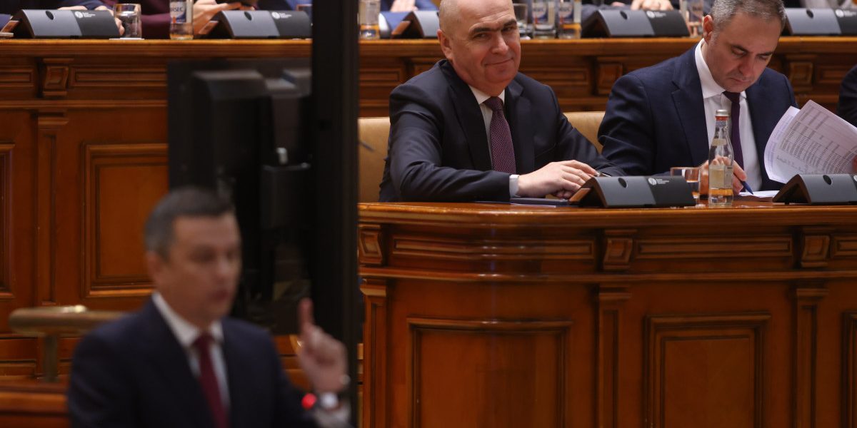 Bolojan, răspuns acid la acuzele PNL: „Când te înjură, e o binecuvântare”