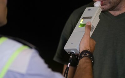 Șofer începător, prăpăstie: Bețiv la volan cu 3 copii după o „sesiune” cu whiskey și bere