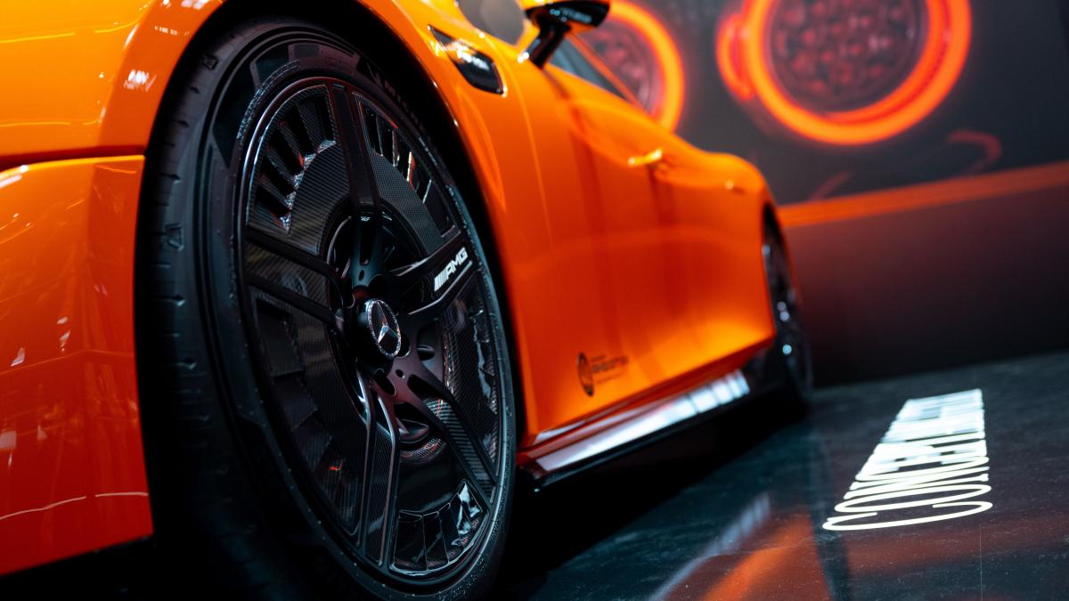 Mercedes AMG GT, fără plată la pompă. România, țară de 1,4 mil. € furate saptămânal