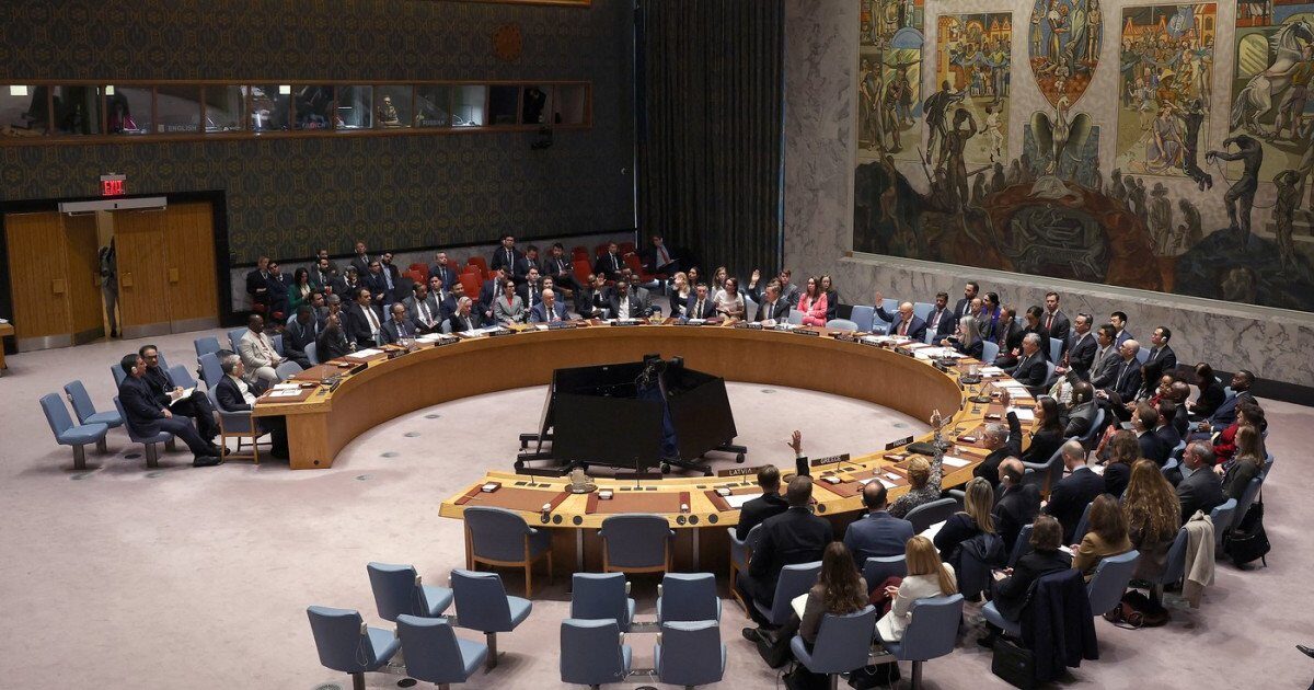 Rusia și China blochează la ONU redeschiderea strâmtorii Ormuz Marți, Rusia și China și-au exercitat dreptul de veto împotriva unei rezoluții a Consiliului de Securitate al ONU, menită să redeschidă strâmtoarea Ormuz