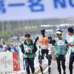 Robotul, mai rapid decât omul: Semimaraton la Beijing, record mondial doborât