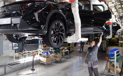 Renault dă afară masiv: Până la 20% din ingineri, pe făraș în 2 ani