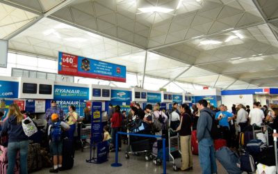Ryanair închide ghișeele mai repede: Ce se întâmplă cu check-in-ul?