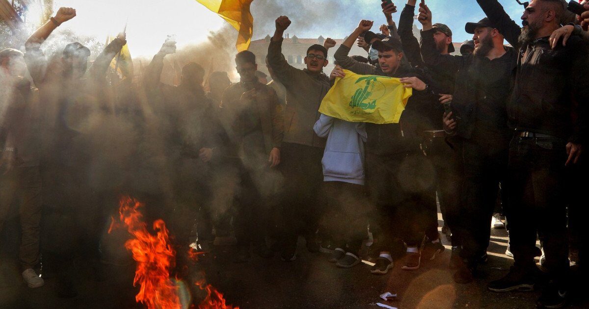 Premierul Libanului, vizită amânată la SUA. Hezbollah critică, atacuri aeriene