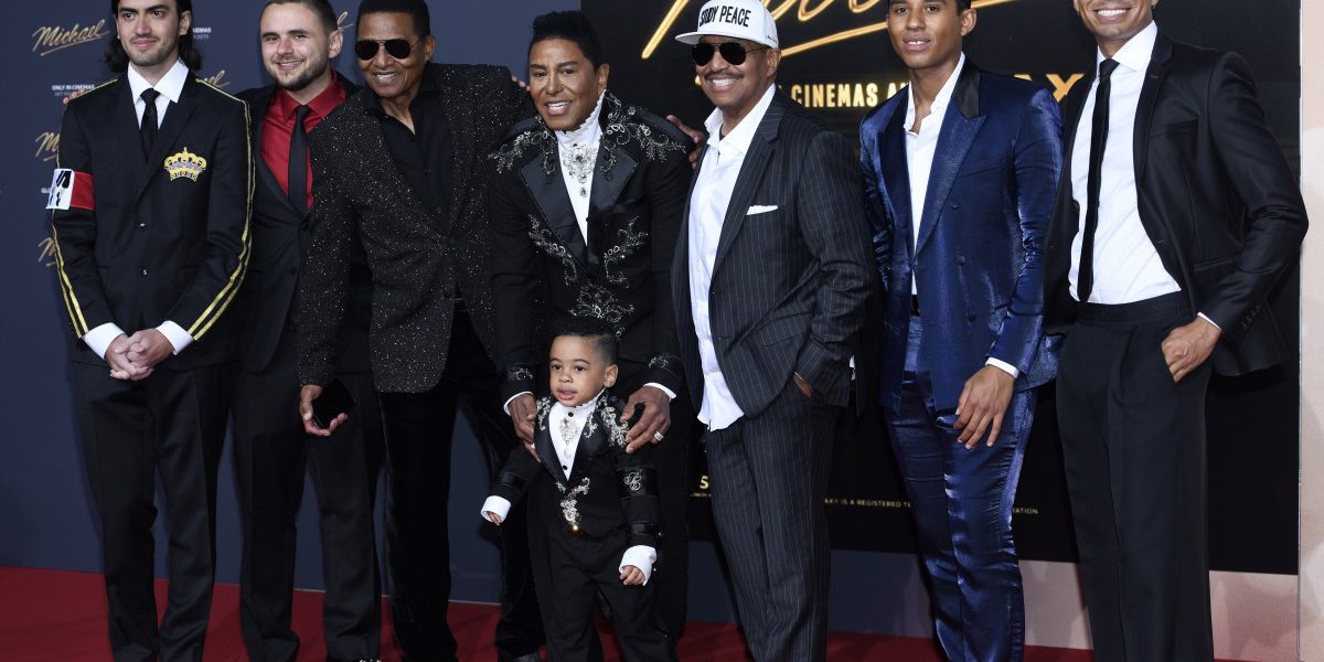 Familia Jackson, la Berlin: Nepotul cântă „Regele Pop” în noul film „Michael”