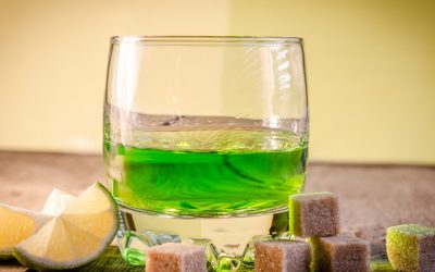 Absintul interzis în Franța: Tânărul de azi, rețelele sociale și problemele mentale