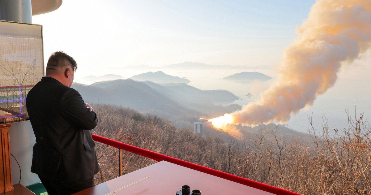 Coreea de Nord a lansat miercuri mai multe rachete balistice, continuând seria de teste militare în regiune