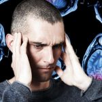 Un neurolog avertizează: Simptomul subtil de la culcare care anunță AVC-ul