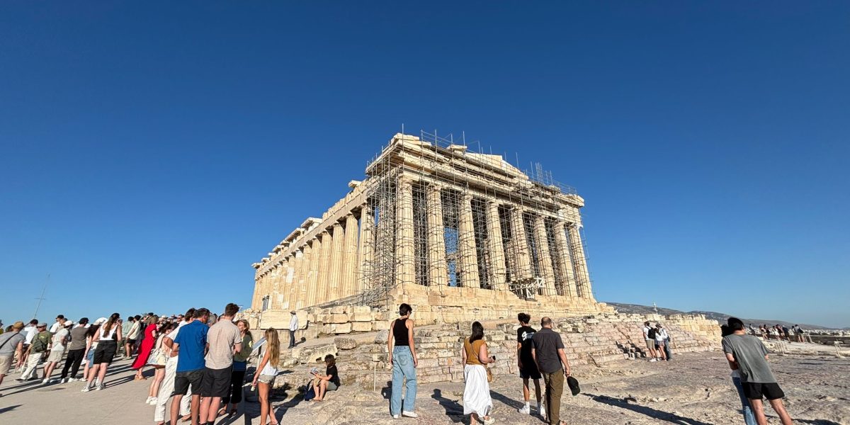 Restricții DRASTICE în Grecia: Amenzi de 3.000€ pentru femei în sezonul estival