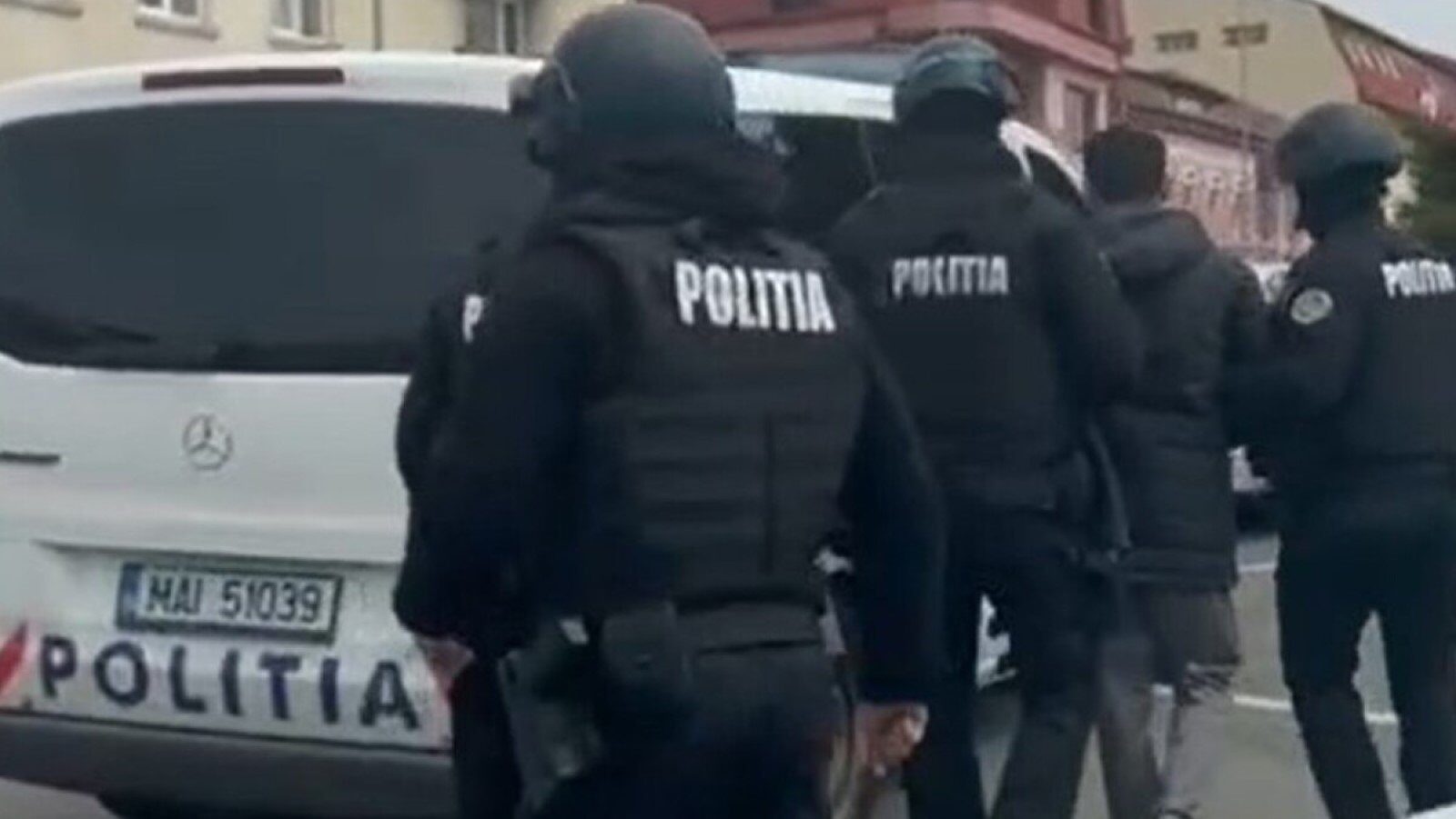 Adolescent, arestat de Paște după ce a înjunghiat mortal un bărbat de 47 de ani