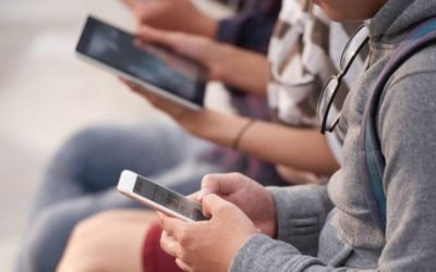 Rețelele sociale, tot mai contestate când vine vorba de copii Aproape două treimi dintre români cred că accesul copiilor la rețelele sociale ar trebui limitat, relevă cel mai recent barometru realizat de INSCOP