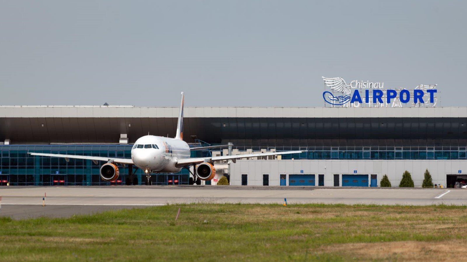 Alertă cu bombă pe Aeroportul „Eugen Doga” din Chișinău: haos total