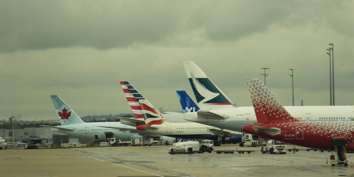 Europa, în pericol: Combustibil pentru avioane, pe terminate în 6 săptămâni, avertizează Agenția pentru Energie
