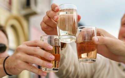 Consumul de alcool contrafăcut crește vertiginos în preajma sărbătorilor pascale, avertizează Spirits România, asociația care reprezintă producătorii și distribuitorii de băuturi spirtoase