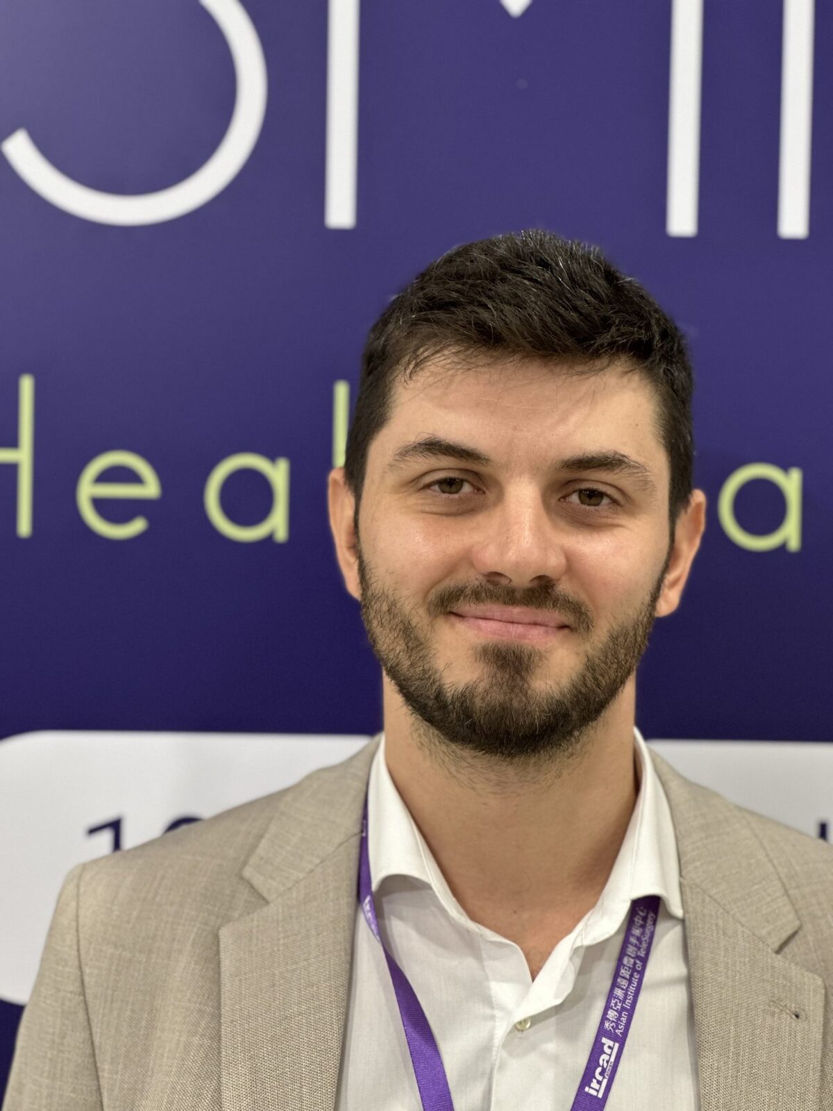 Alex Negoiţă-Tiu: investiție în educație pentru un viitor solid în tehnologie Alex Negoiţă-Tiu, fondatorul Benoli Tech, afirmă că decizia de a urma un EMBA nu a fost una întâmplătoare, ci o alegere conștientă menită să investească în dezvoltarea sa personală și profesională pe termen lung