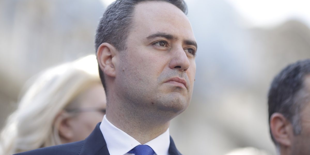 Finanțele, împrumut record pe fondul crizei politice din România