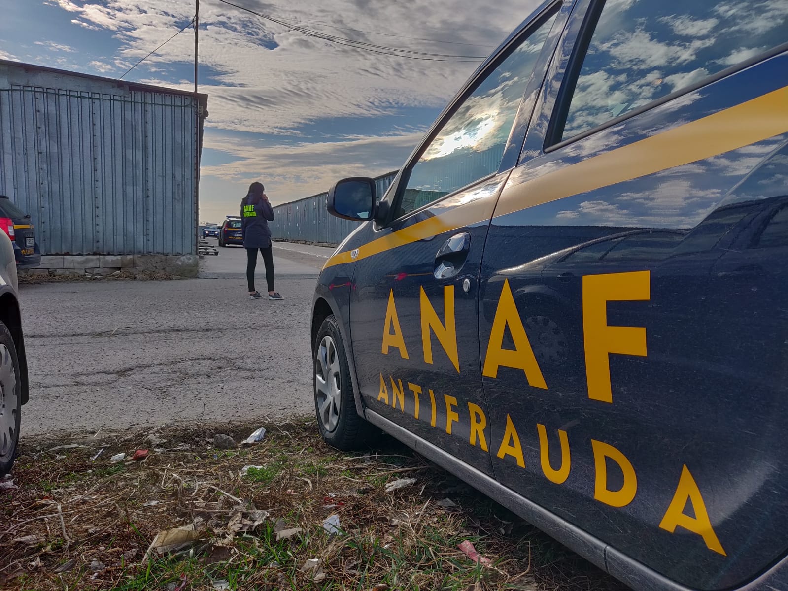 Patru Firme din Ilfov, Amendate cu 100.000 de Lei pentru Nereguli la Depozitarea Fructelor și Legumelor Autoritățile au aplicat amenzi în valoare totală de 100.000 de lei (aproximativ 20.000 de euro) la patru firme din județul Ilfov, active în domeniul depozitării și comercializării de legume și fructe din import