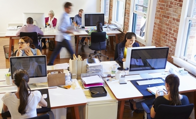 Cine sunt românii ce trec la 4 zile de lucru și ce se întâmplă cu salariile?