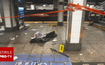 Atac sângeros la metroul din New York: Un individ înarmat a înjunghiat trei persoane