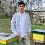 Codrin, elevul din Iași care și-a făcut stupină: A strâns bani și a câștigat premii