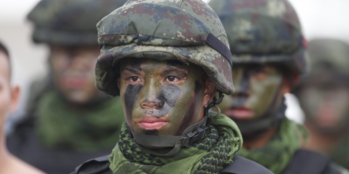 Bărbații din Thailanda aleg arma: Motivul surpriză al înrolărilor